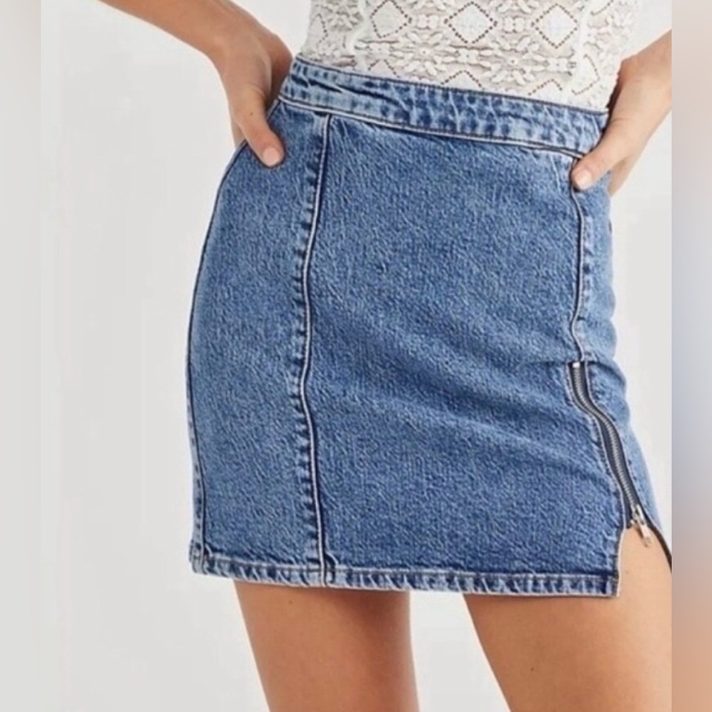 Free People Midnight Magic Skirt size 8
NWOT - Picture 2 of 4